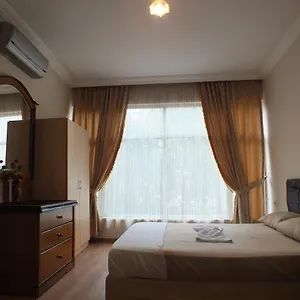 Uyar Palace Hostel